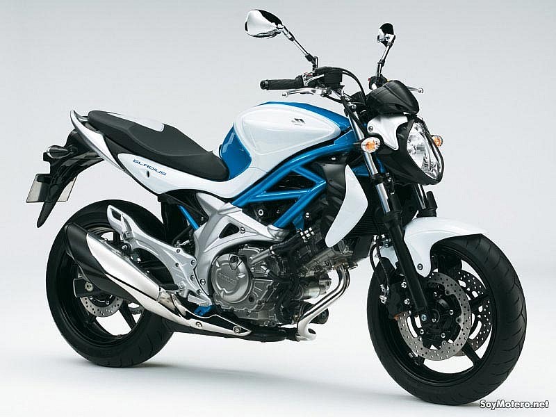 Motocicleta Suzuki Gladius blanca y azul para formación del permiso A